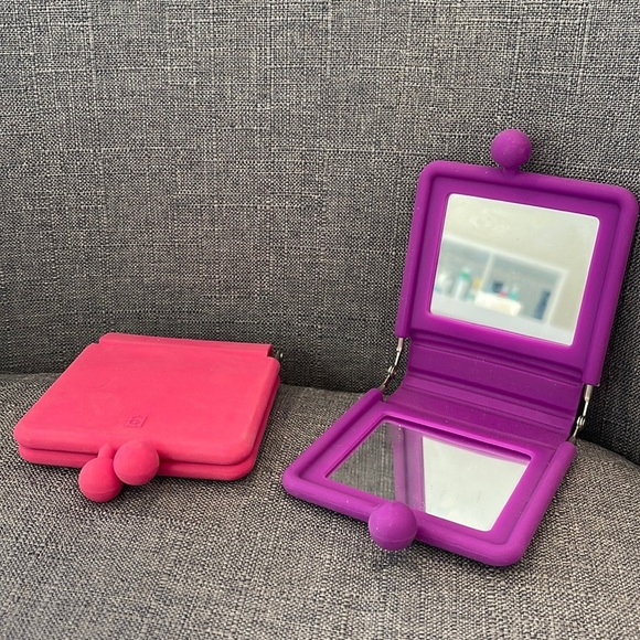 Silicone Pocket Mirror - Picture 1 of 3